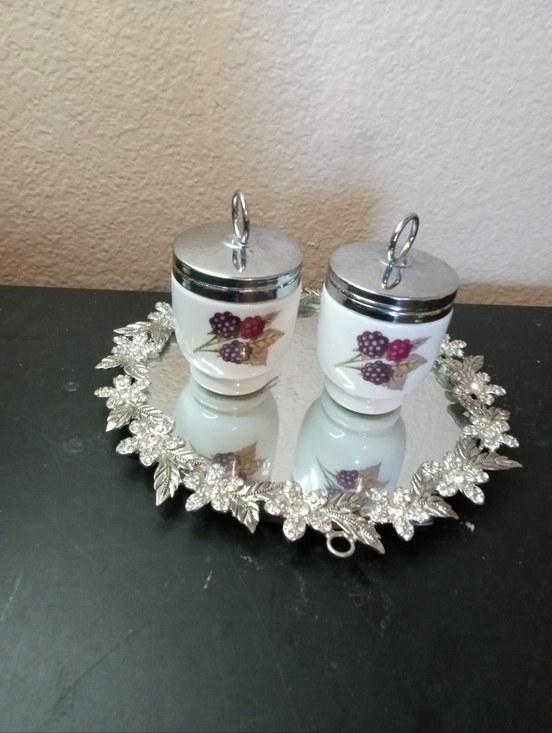 Royal Worcester White Ceramic Shakers with Purple Berry Design - Picture 5 of 5